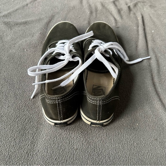 Vans - Picture 4 of 6